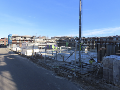 908827 Gezicht op de bouw van het project 'De Omloop' aan de Dukaatlaan, vanaf de Rijderhof aan de zuidzijde van de ...